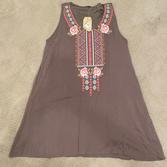 Floral Embroidered Shift Dress - Picture 2 of 7